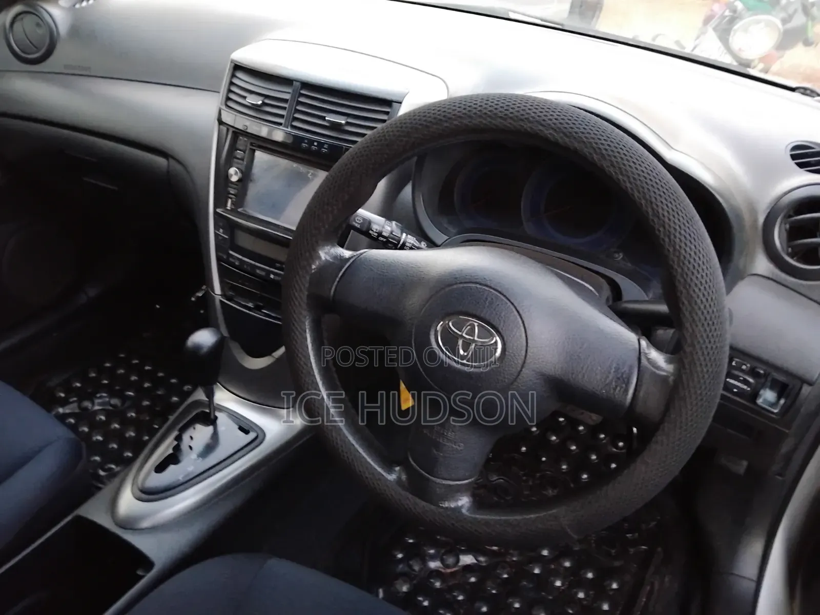 Toyota Caldina 2010 Silver