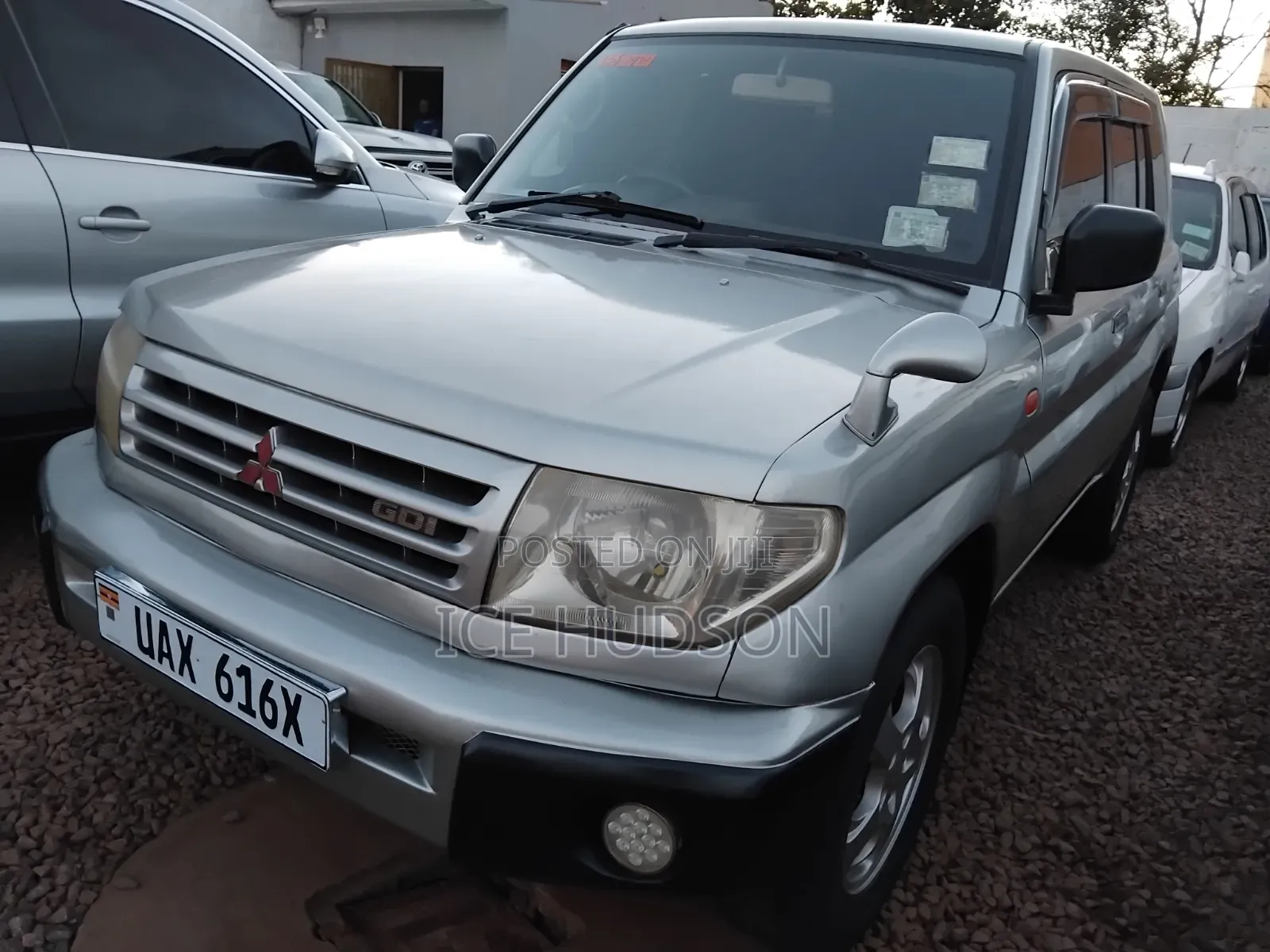 Mitsubishi Pajero IO 2000 Silver
