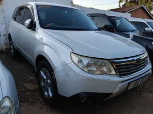 Subaru Forester 2010 Pearl