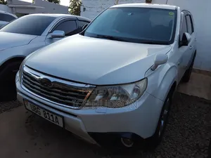 Subaru Forester 2010 Pearl