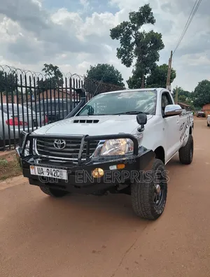 Toyota Hilux 2013 White