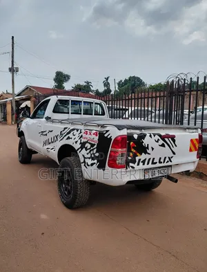 Toyota Hilux 2013 White