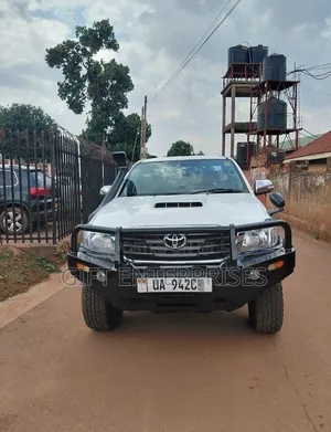 Toyota Hilux 2013 White