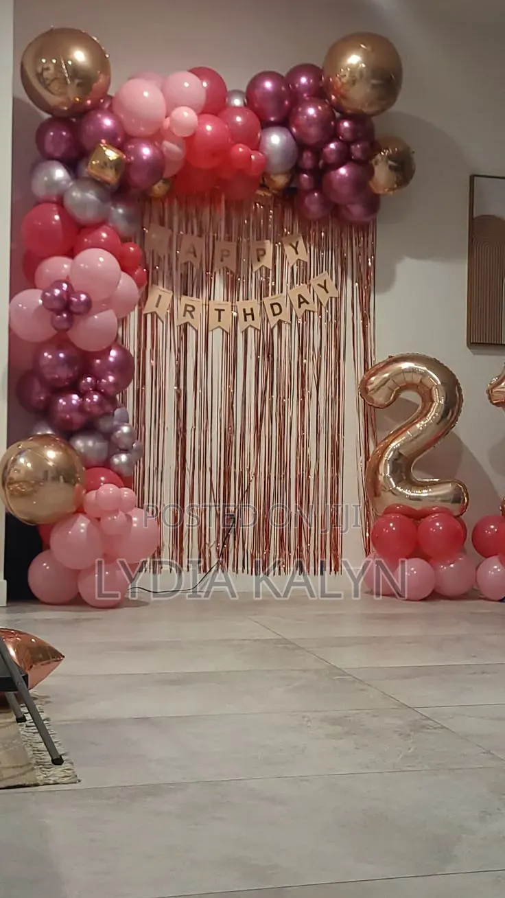 Balloons & Wall Backdrop