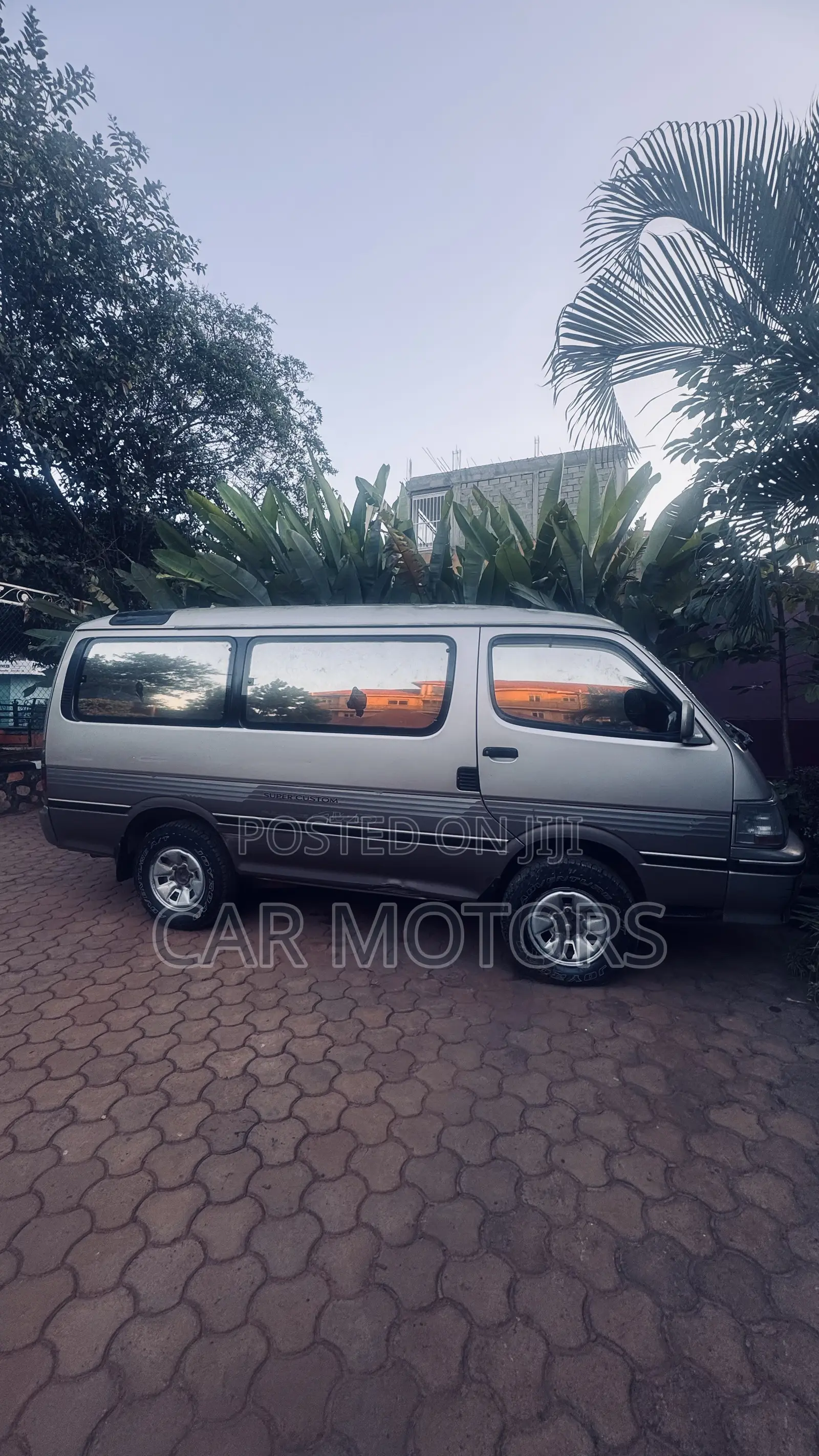 Toyota Grand HiAce 1999 Gray