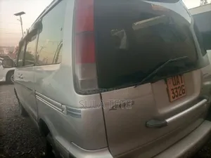 Toyota Noah 2002 Silver