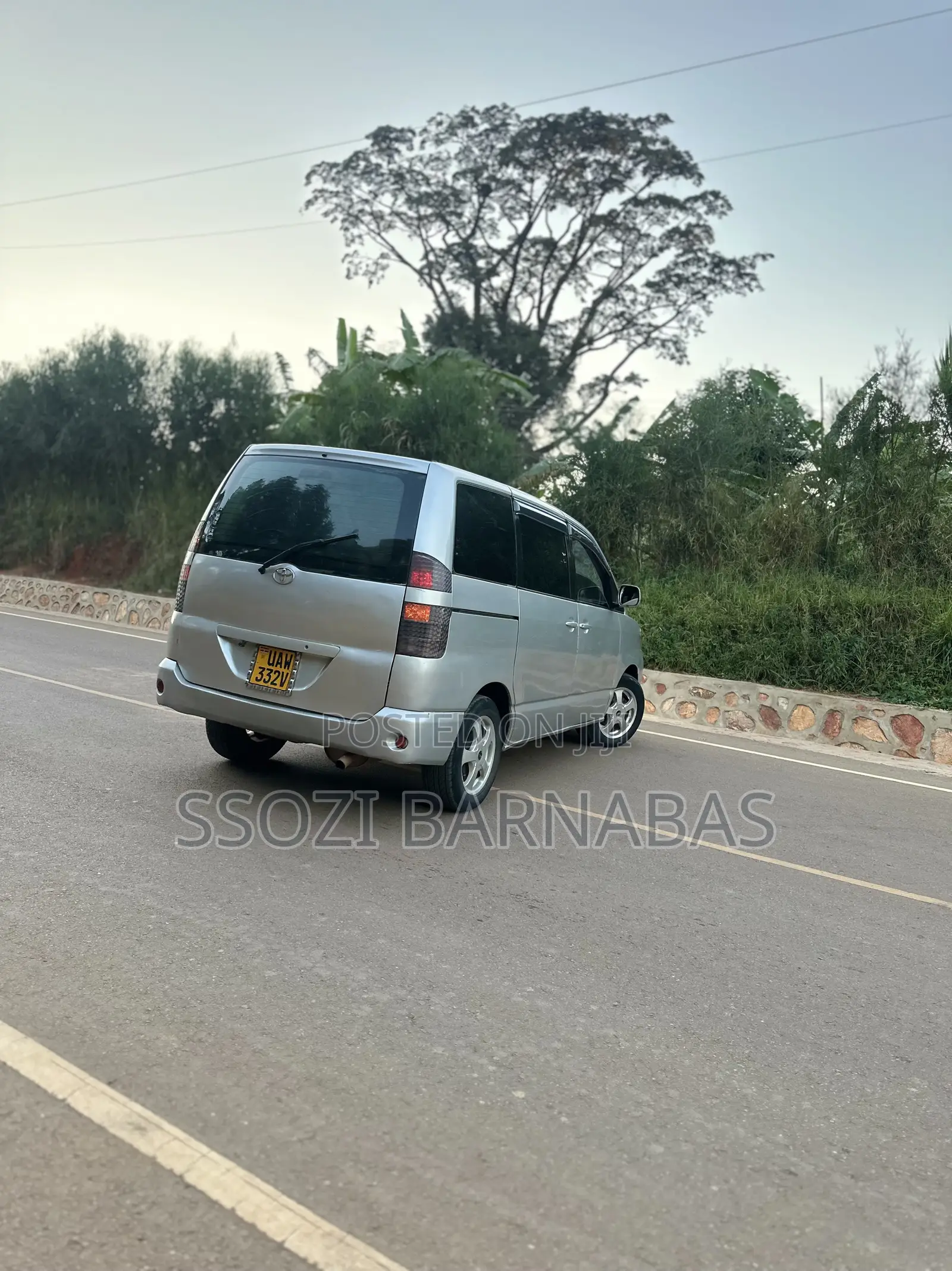 Toyota Noah 2002 Silver