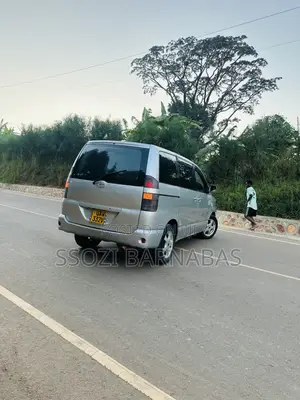 Toyota Noah 2002 Silver