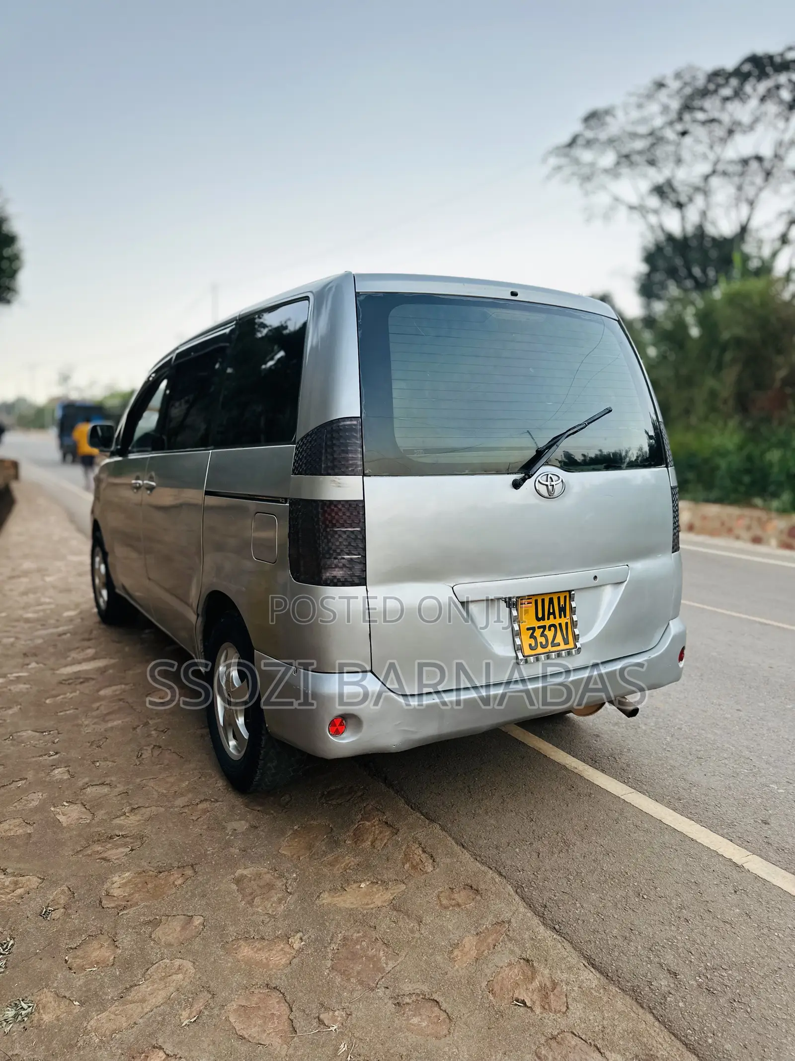 Toyota Noah 2002 Silver