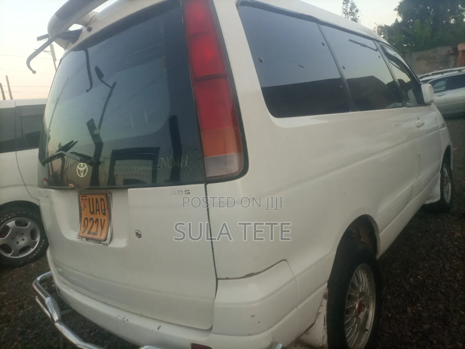 Toyota Noah 2002 White
