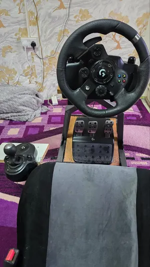 Logitech G923 (PC/Xbox Version) Full Pedal Set and Logitech Shifter