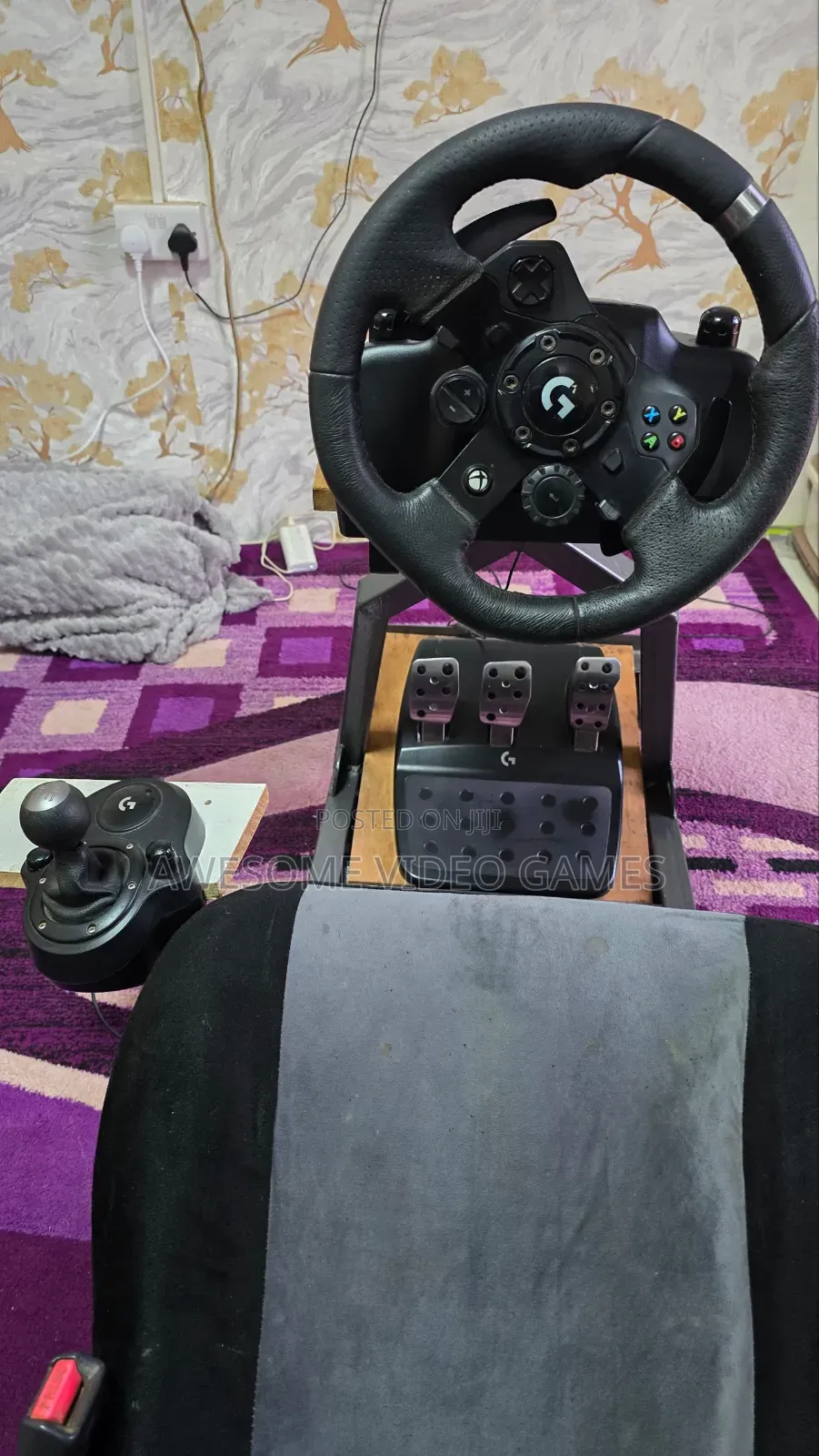 Logitech G923 (PC/Xbox Version) Full Pedal Set and Logitech Shifter