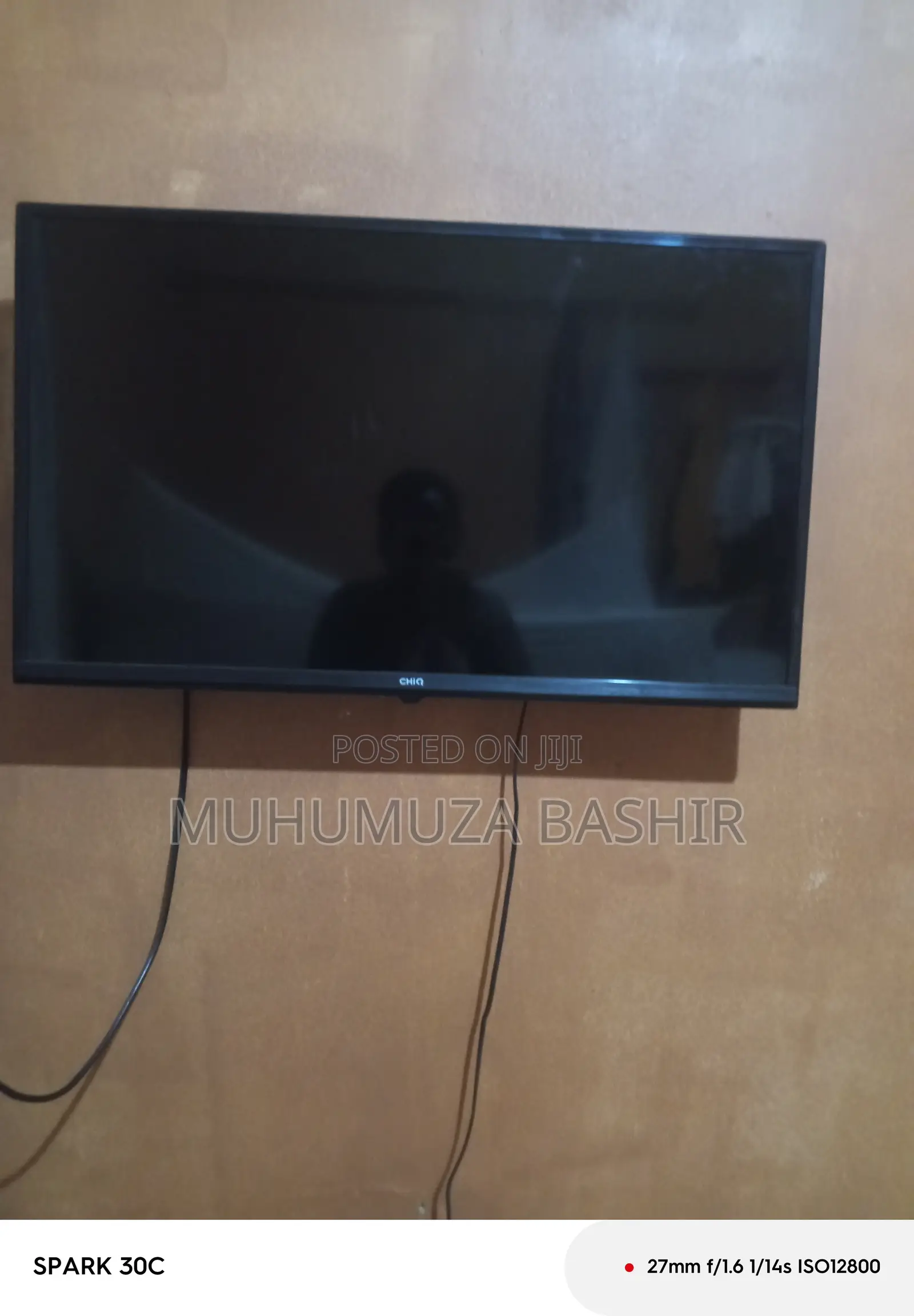 CHiQ 32 Inch TV for Parts L32G5W - Power & Sound OK - With Remote