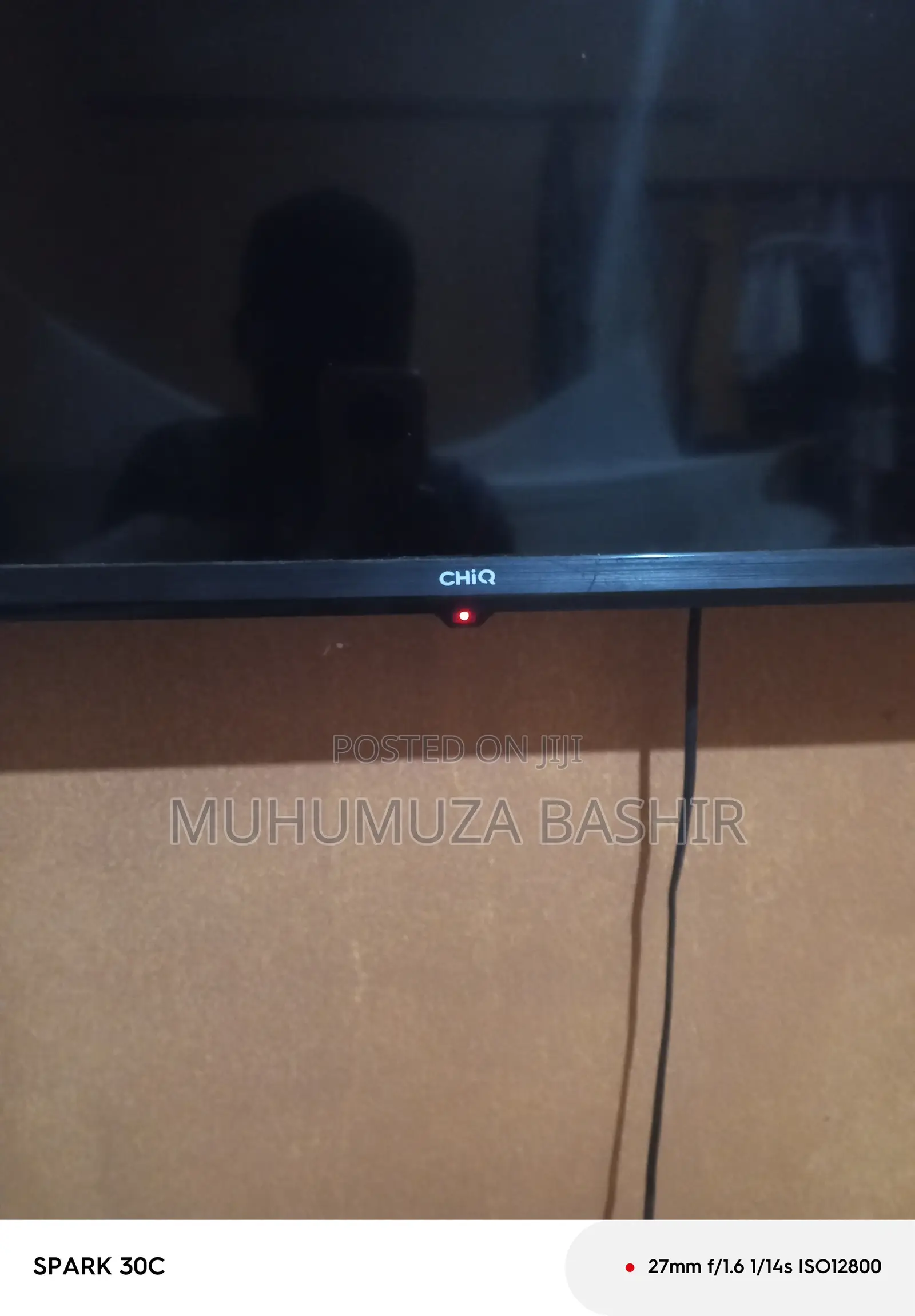 CHiQ 32 Inch TV for Parts L32G5W - Power & Sound OK - With Remote