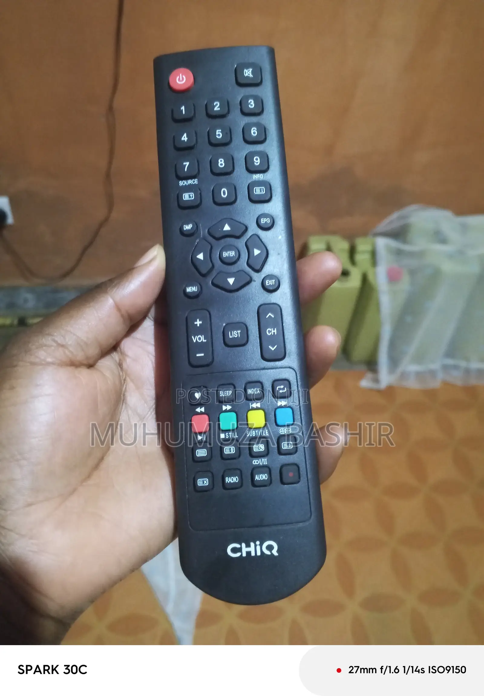 CHiQ 32 Inch TV for Parts L32G5W - Power & Sound OK - With Remote