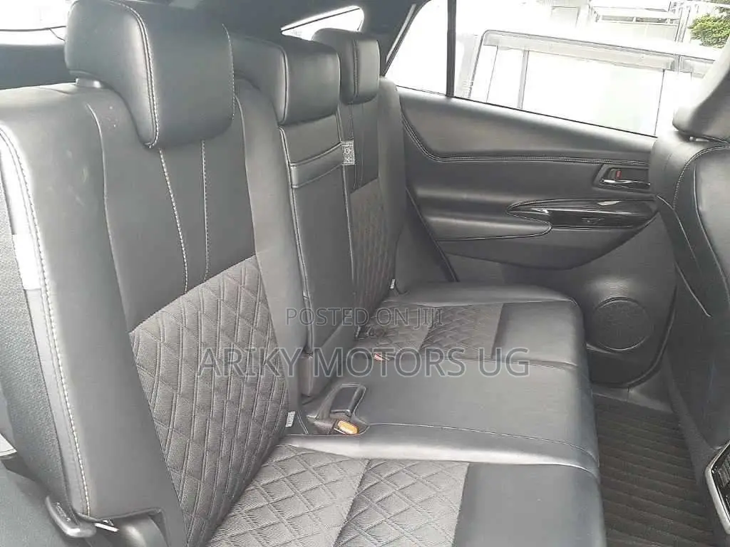 Toyota Harrier 2.0 4WD 2018 White