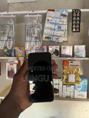 Apple iPhone XR 64 GB White