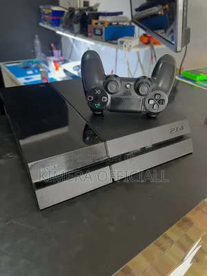 Chipped Sony PS4 Standard Bundle: 12 Games + 2 Pads Kampala Deals