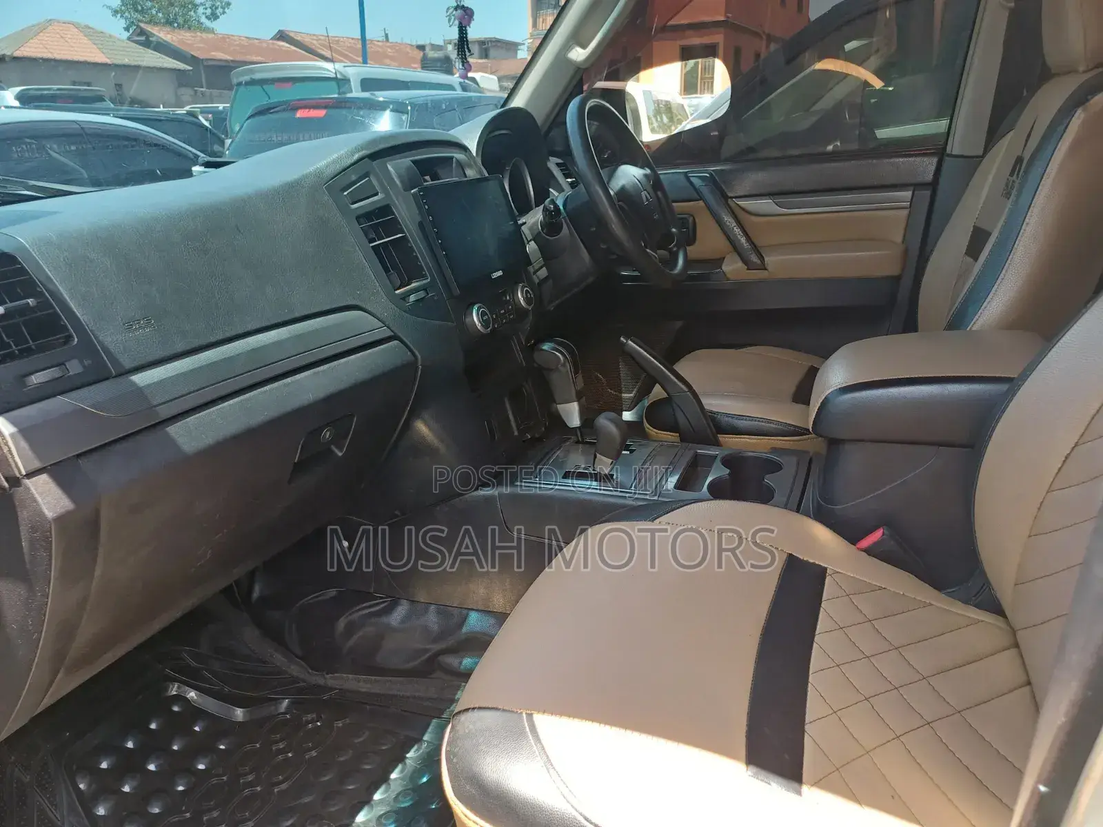 Mitsubishi Pajero 2010 White