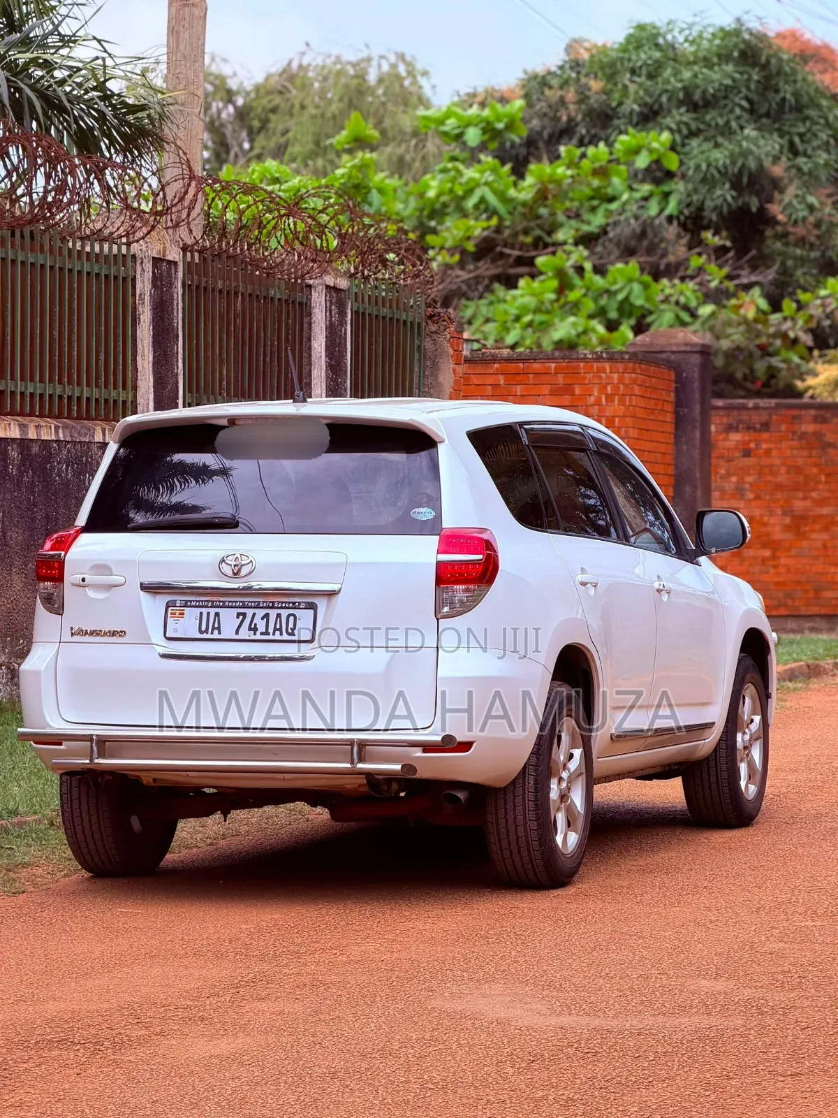 Toyota Vanguard 2010 White