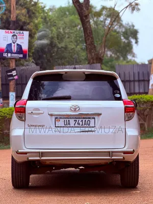 Toyota Vanguard 2010 White