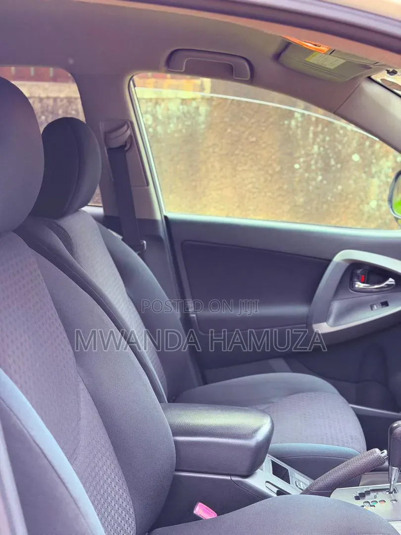 Toyota Vanguard 2010 White