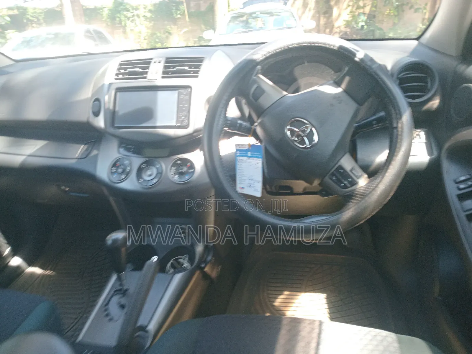 Toyota Vanguard 2010 White