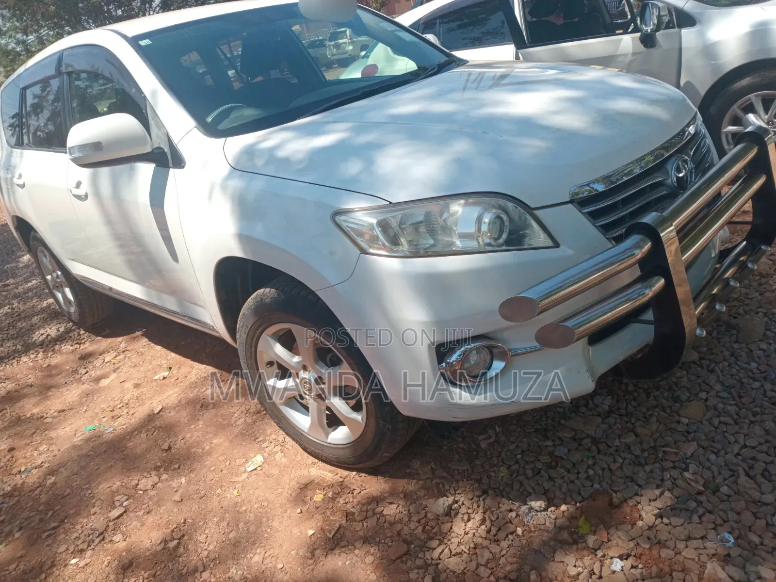 Toyota Vanguard 2010 White