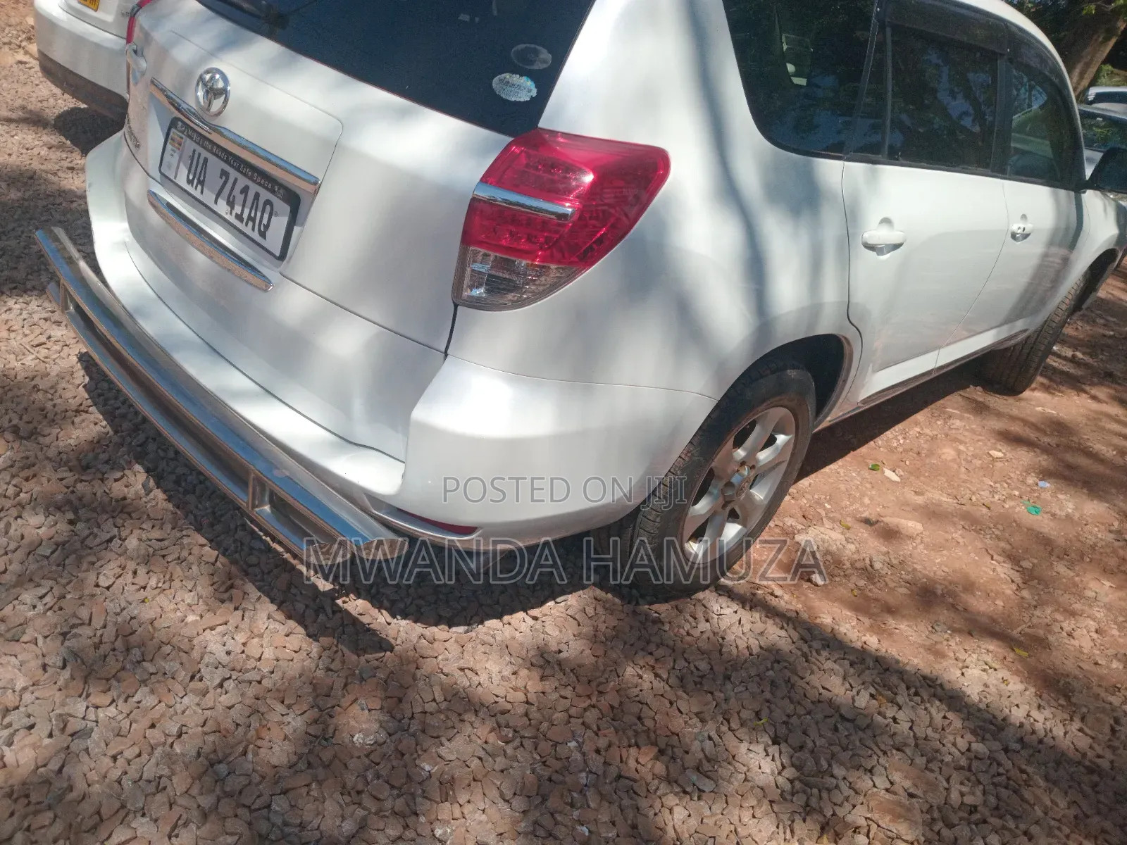 Toyota Vanguard 2010 White