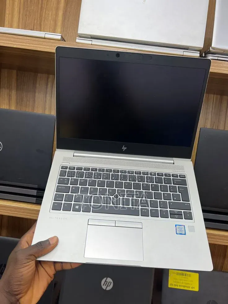 Laptop HP 15-dw1197nia 8GB Intel Core i3 SSD 256GB