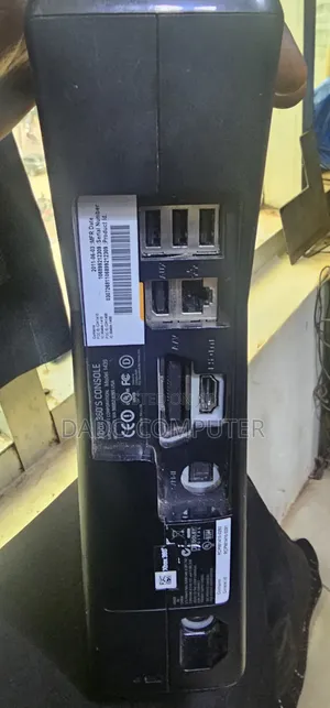 Microsoft XBOX 360 Slim With 2 Pads