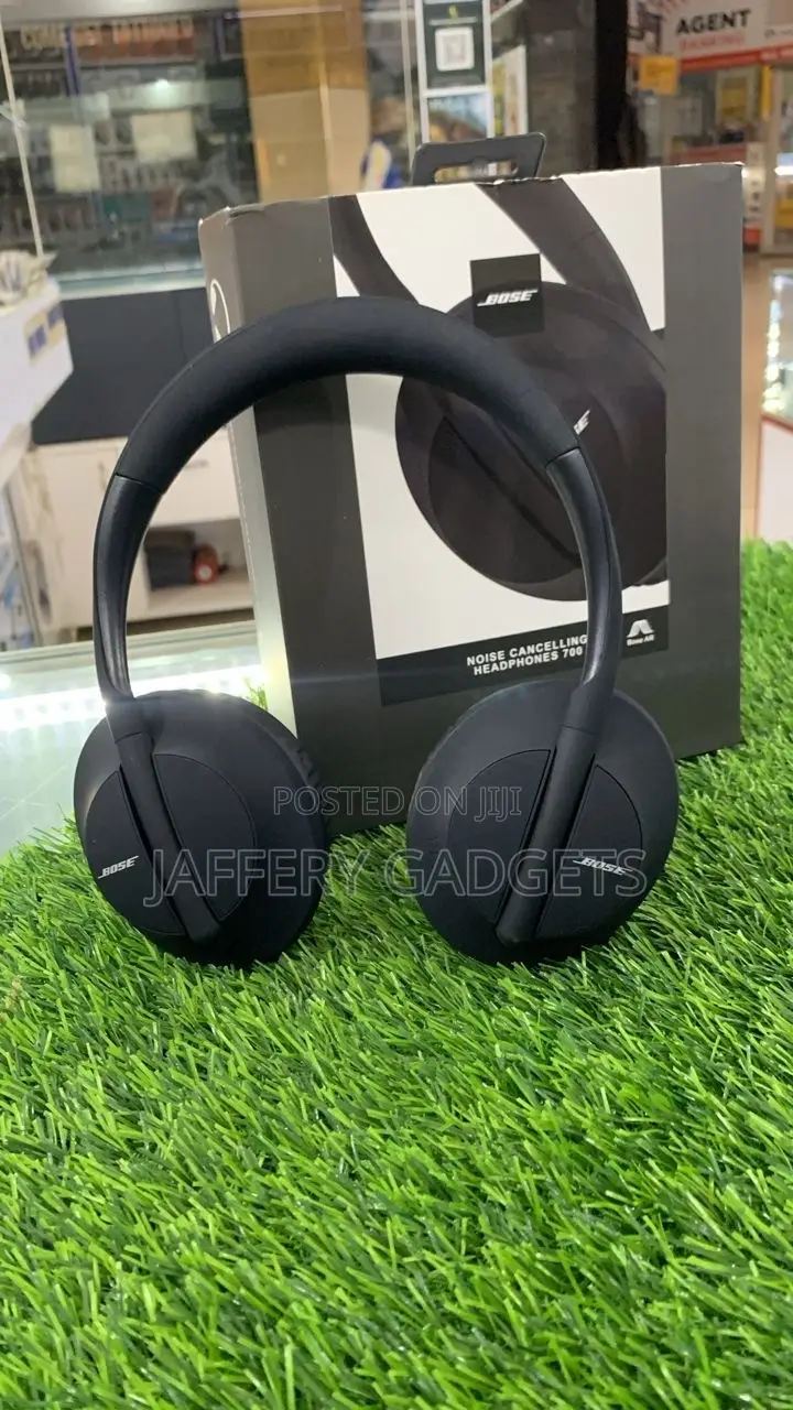 Bose Noise Cancelling Headphones 700