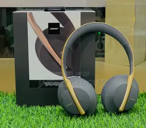Bose Noise Cancelling Headphones 700