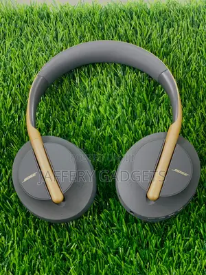 Bose Noise Cancelling Headphones 700