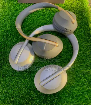 Bose Noise Cancelling Headphones 700