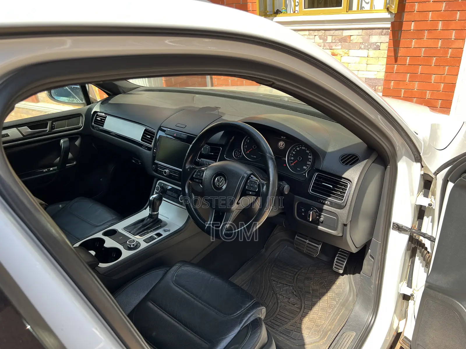 Volkswagen Touareg V6 Executive 4dr SUV AWD (3.6L 6cyl 8A) 2014 White