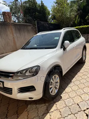 Volkswagen Touareg V6 Executive 4dr SUV AWD (3.6L 6cyl 8A) 2014 White