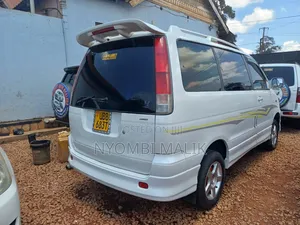 Toyota Noah 2001 White