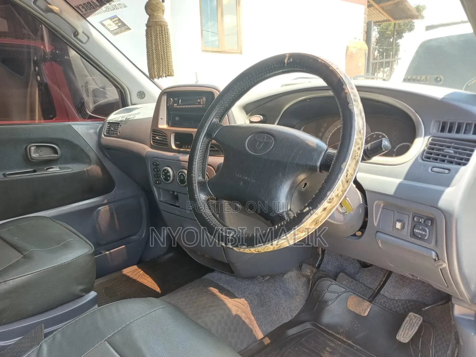 Toyota Noah 2001 White