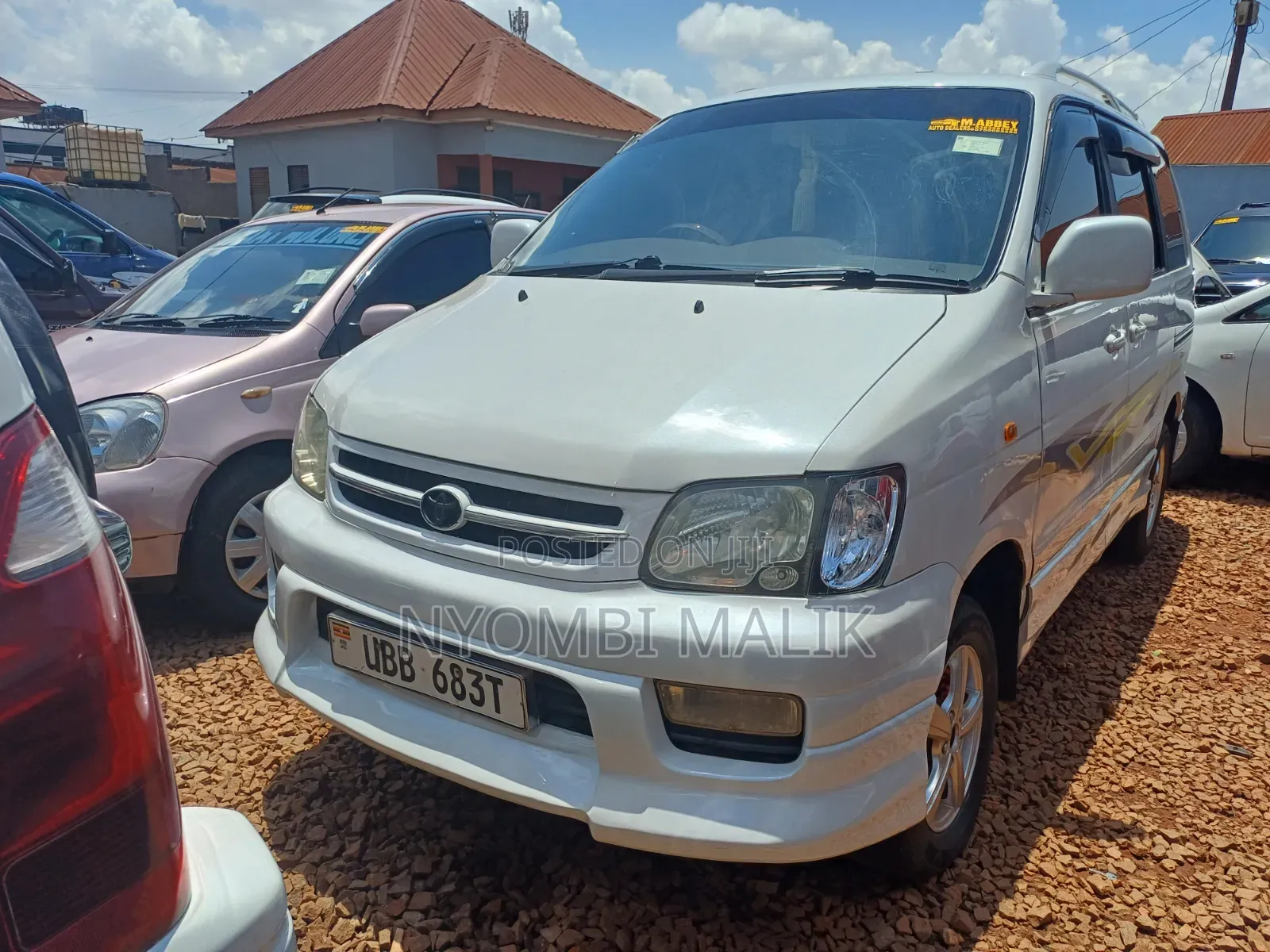Toyota Noah 2001 White