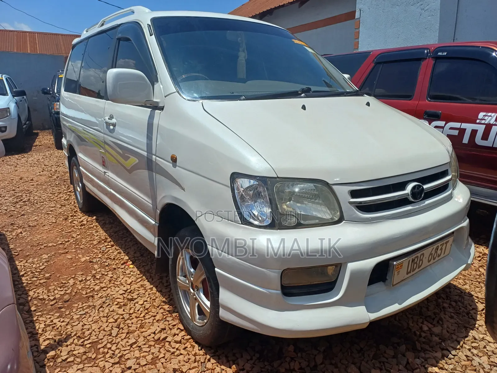 Toyota Noah 2001 White