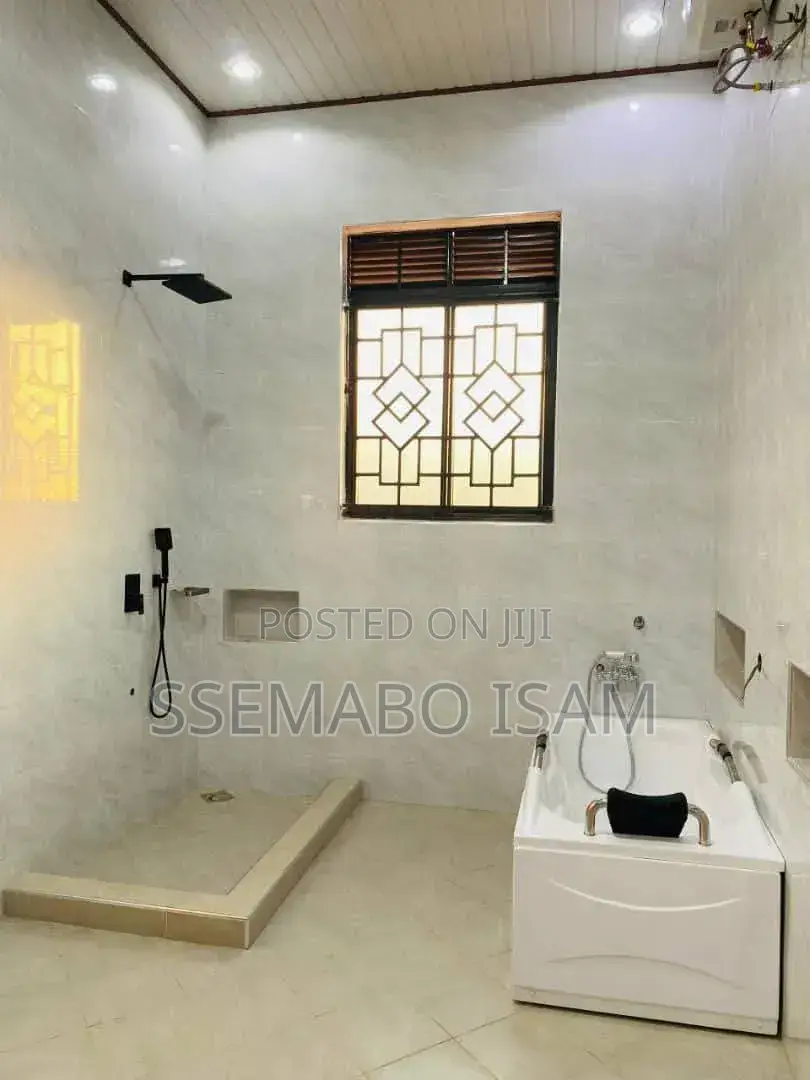 3bdrm House in Standalone Ntinda, Central Division for rent