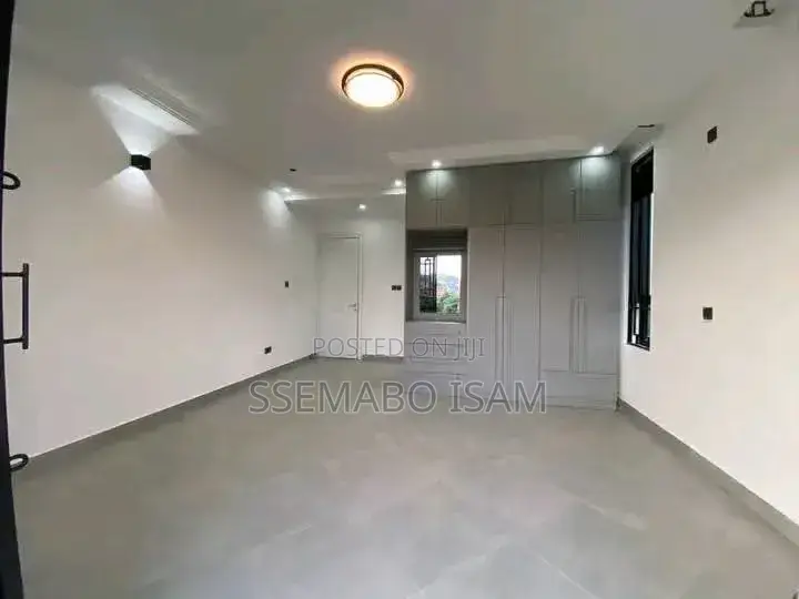 2bdrm House in Kisaasi, Central Division for rent