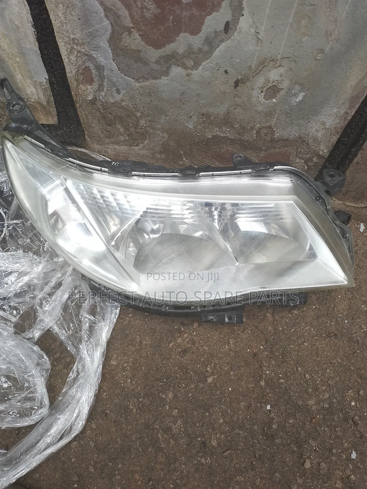 Headlights for Subaru Forester SH5 in Stock Japan