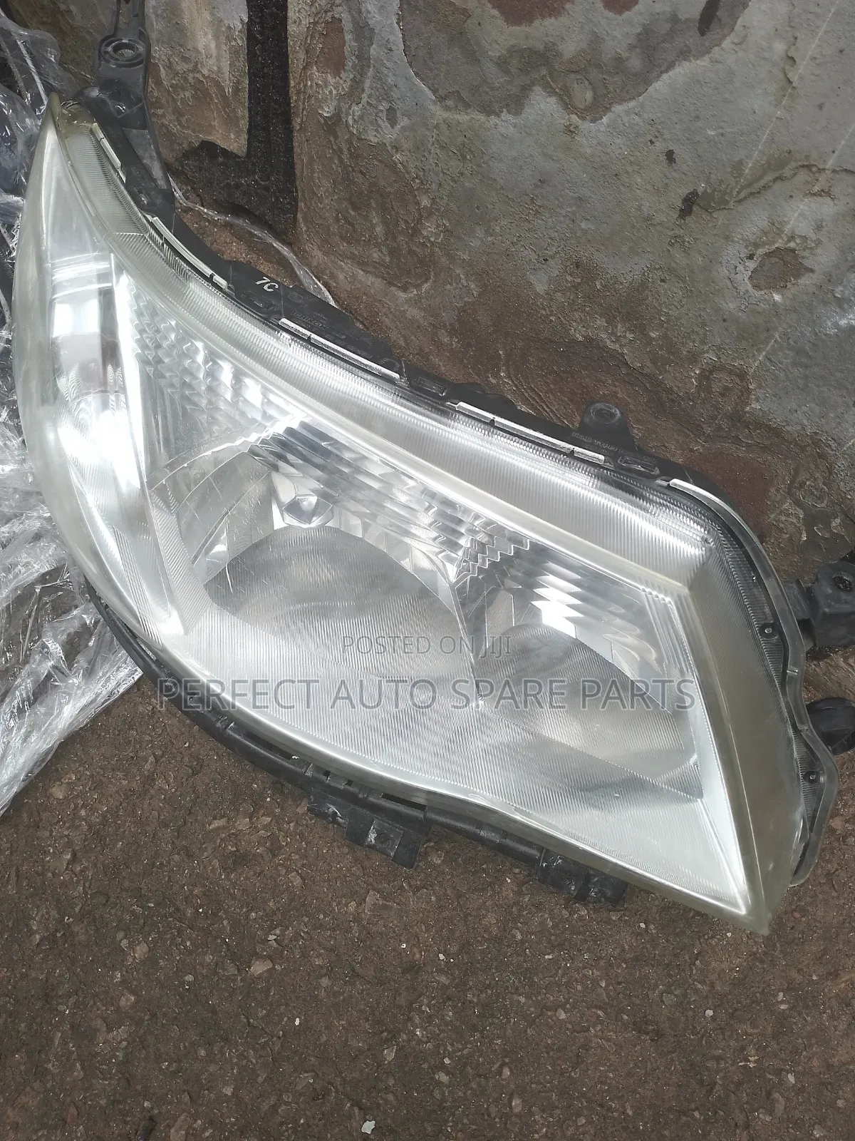Headlights for Subaru Forester SH5 in Stock Japan