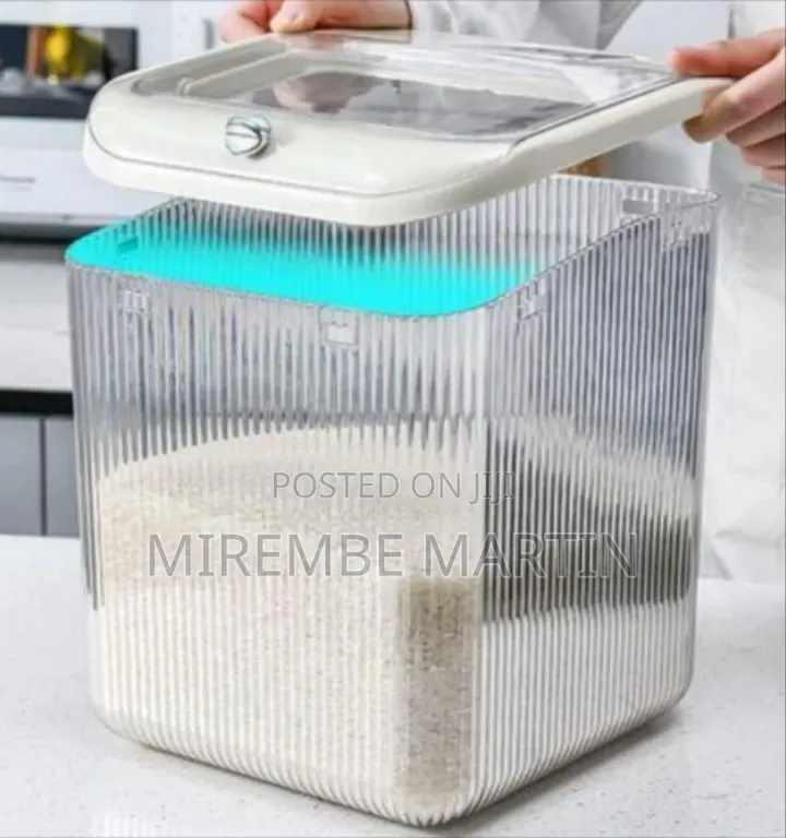 Elegant Fluted Food Storage Container With Transparent Flip-Top Lid