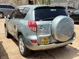 Toyota RAV4 2.4 2008 Green