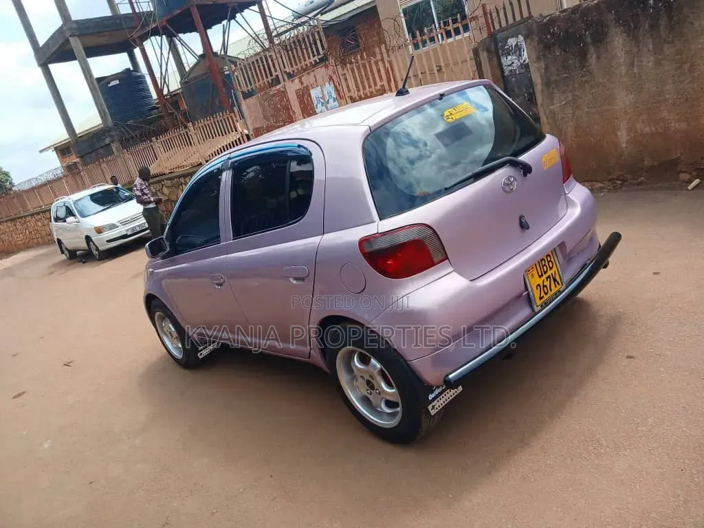 Toyota Vitz 2009 Pink