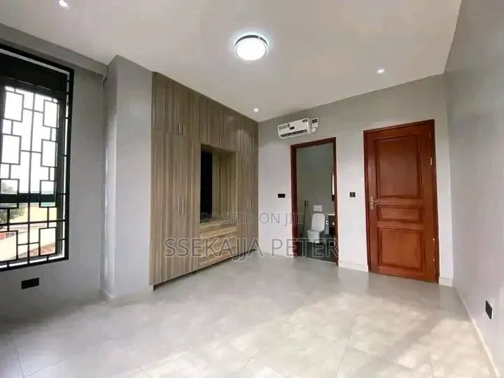 4bdrm House in Standalone Kisaasi, Central Division for rent