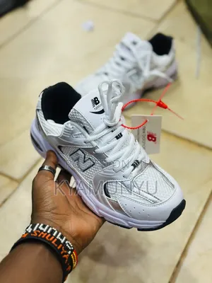 New Balance 530 Sneakers.